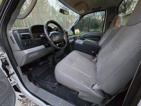 Used 2006 Ford F250 XL image 6