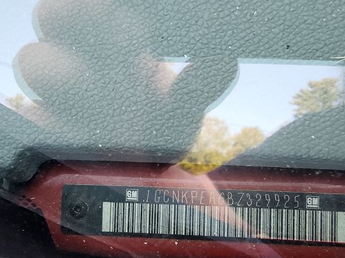 Used 2011 Chevrolet Silverado 1500 W/T image 11