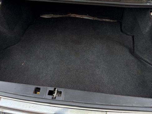 Used 1993 Cadillac De Ville Sedan image 2