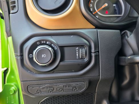 Used 2025 Jeep Wrangler Unlimited Rubicon w/ Convenience Group image 18