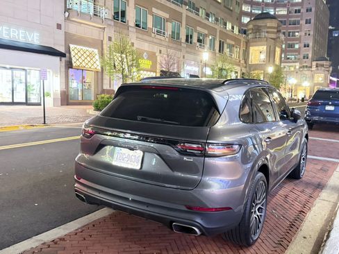 Used 2021 Porsche Cayenne Sport Utility 4D image 8