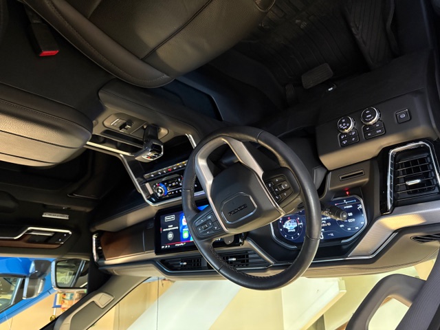 Used 2023 GMC Sierra 1500 Denali AWD/4WD image 9