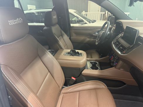 Used 2023 Chevrolet Tahoe High Country AWD/4WD image 11