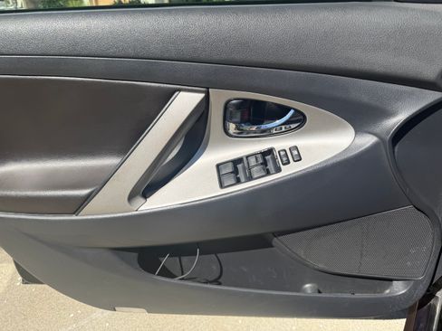 Used 2011 Toyota Camry SE w/ SE Extra-Value Pkg #1 FWD image 19