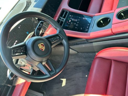 Used 2021 Porsche Taycan 4S image 4