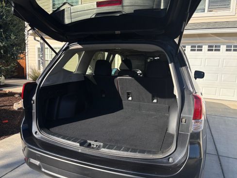Used 2019 Subaru Forester Premium w/ All-Weather Package AWD/4WD image 9