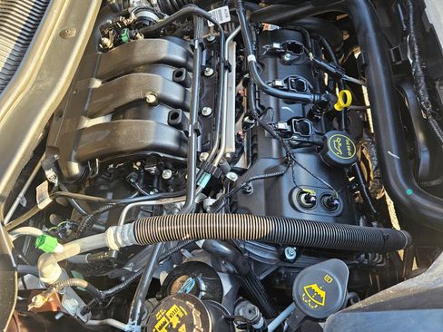 Used 2018 Ford Explorer XLT w/ Equipment Group 202A image 29