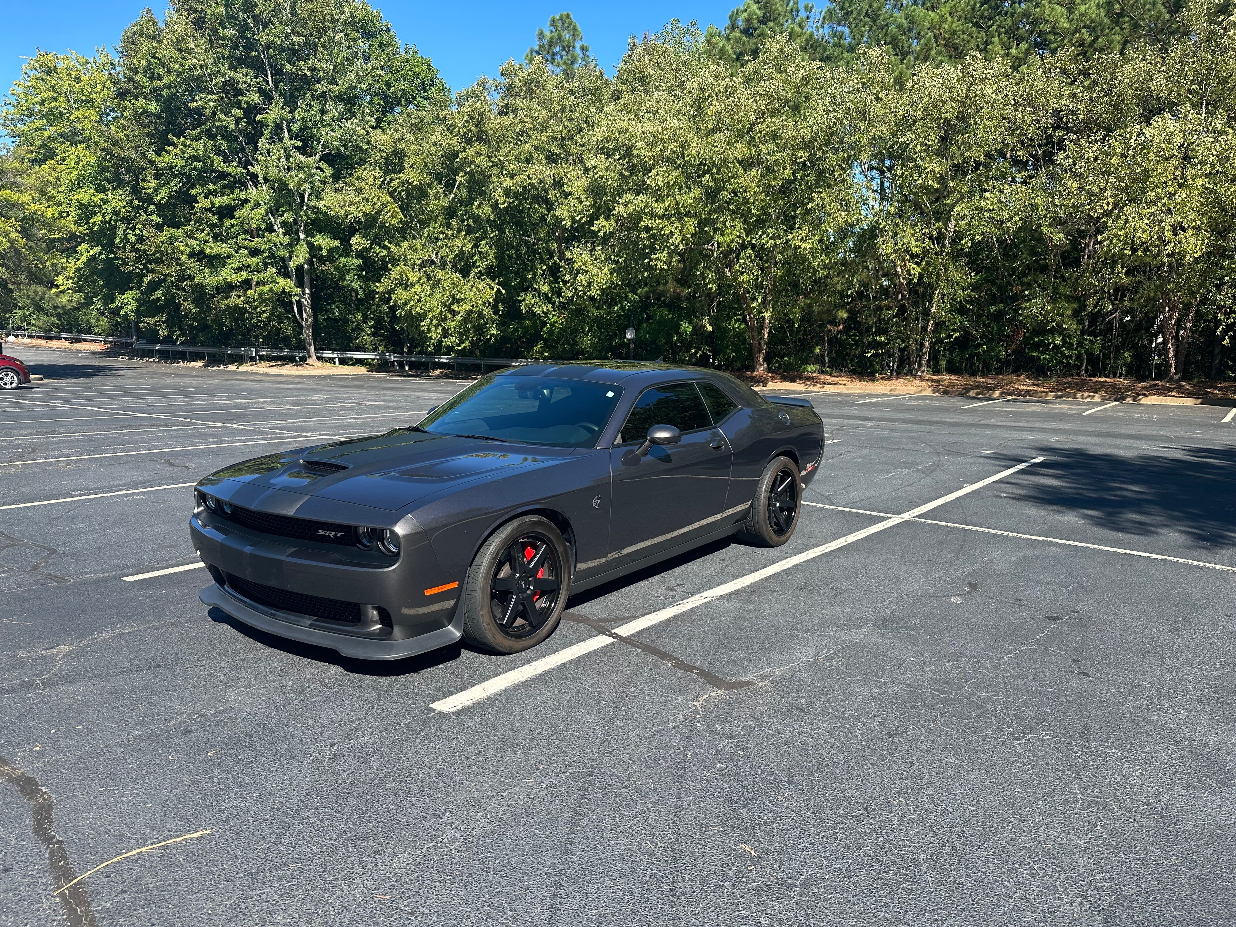 Used 2016 Dodge Challenger SRT Hellcat RWD image 1