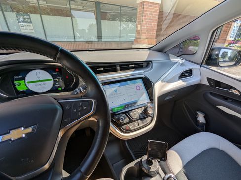 Used 2017 Chevrolet Bolt LT FWD image 11
