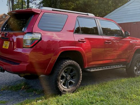 Used 2015 Toyota 4Runner SR5 Premium AWD/4WD image 2