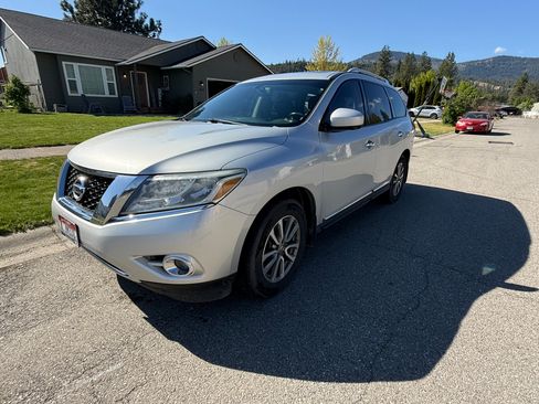 Used 2016 Nissan Pathfinder SL w/ SL Premium Package AWD/4WD image 1