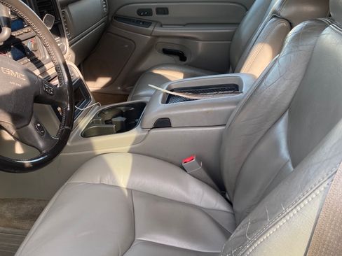 Used 2004 GMC Sierra 1500 SLT w/ Light Duty Power Package AWD/4WD image 8