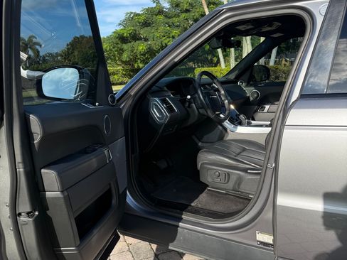 Used 2022 Land Rover Range Rover Sport SE image 11