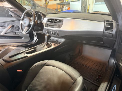 Used 2007 BMW Z4 3.0i image 9