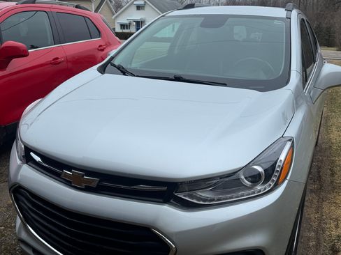 Used 2020 Chevrolet Trax LT w/ LT Convenience Package image 1