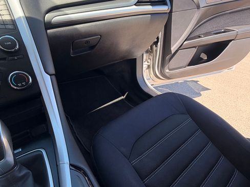Used 2014 Ford Fusion SE FWD image 18