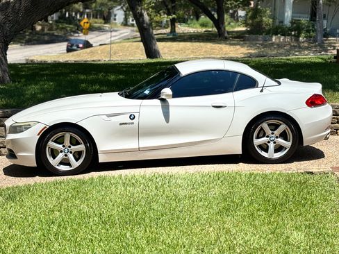 Used 2011 BMW Z4 sDrive30i image 2