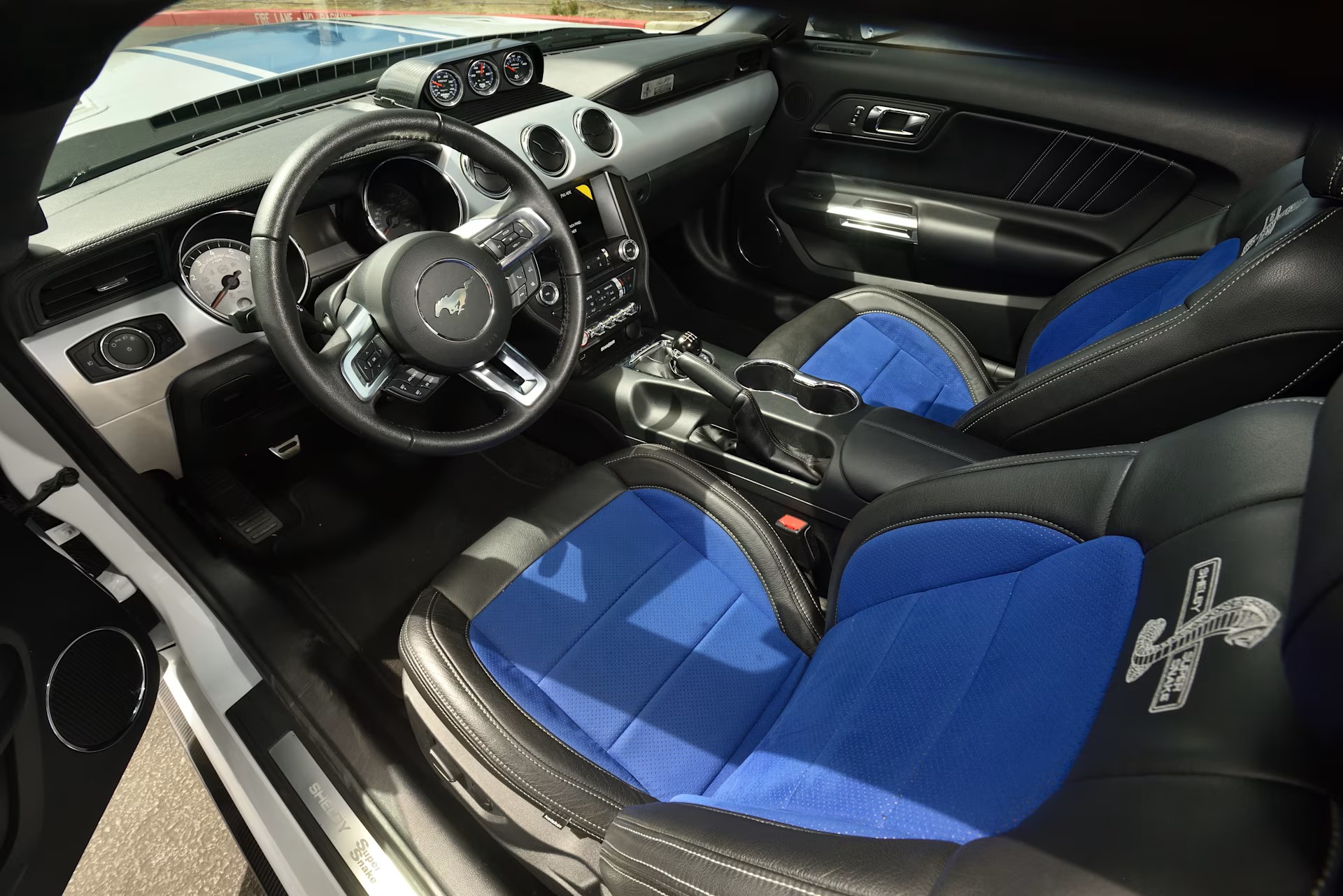 Used 2017 Ford Mustang GT Premium w/ Equipment Group 401A RWD image 21