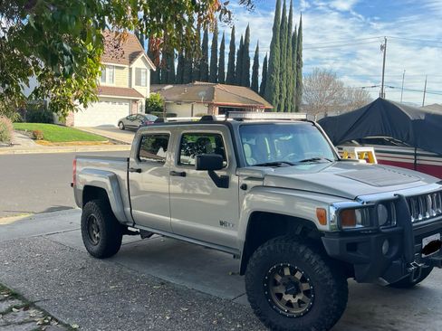 Used 2009 HUMMER H3T image 1