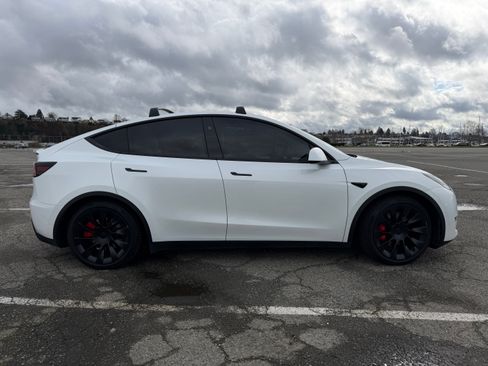 Used 2023 Tesla Model Y Performance image 5