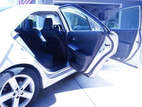 Used 2012 Toyota Camry SE FWD image 9