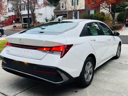 Used 2025 Hyundai Elantra SE image 8