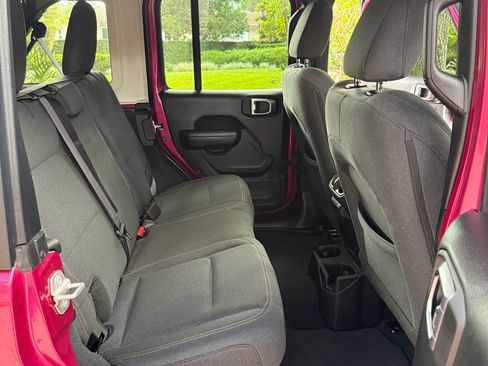 Used 2024 Jeep Wrangler Unlimited Sport image 12