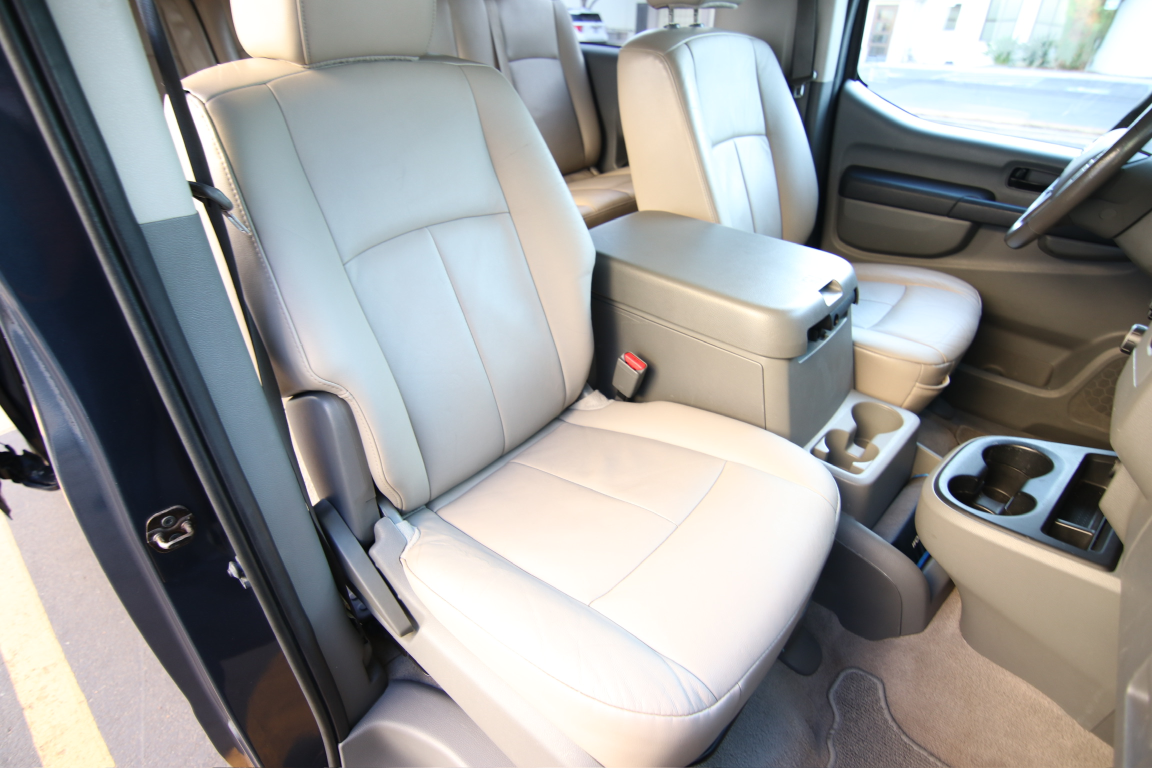 Used 2013 Nissan NV 3500 SL w/ Technology Pkg RWD image 20