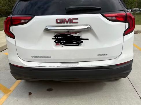 Used 2019 GMC Terrain SLE w/ Driver Convenience Package image 2