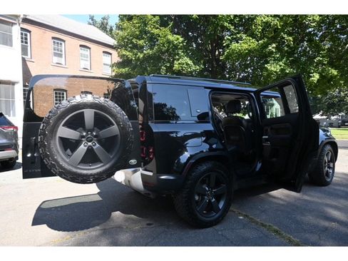 Used 2023 Land Rover Defender 110 SE AWD/4WD image 5
