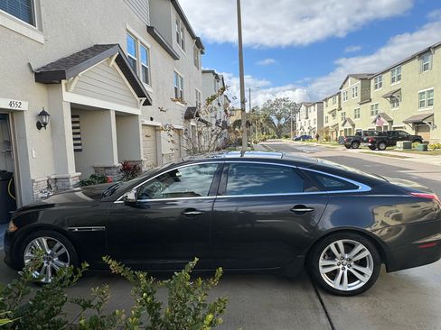 Used 2012 Jaguar XJ L image 4