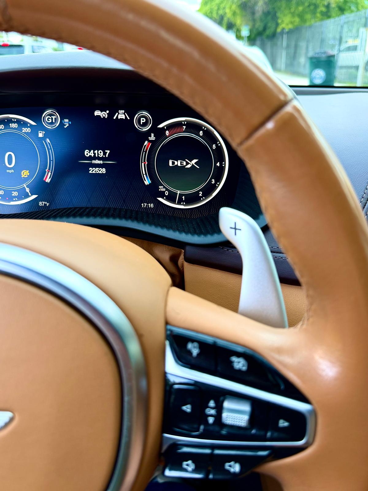 Used 2021 Aston Martin DBX AWD/4WD image 17