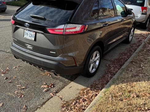 Used 2019 Ford Edge SE w/ SE Fleet Driver's Package FWD image 2