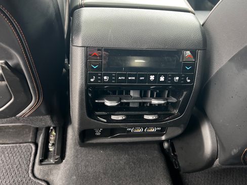 Used 2022 Jeep Grand Cherokee Summit AWD/4WD image 13