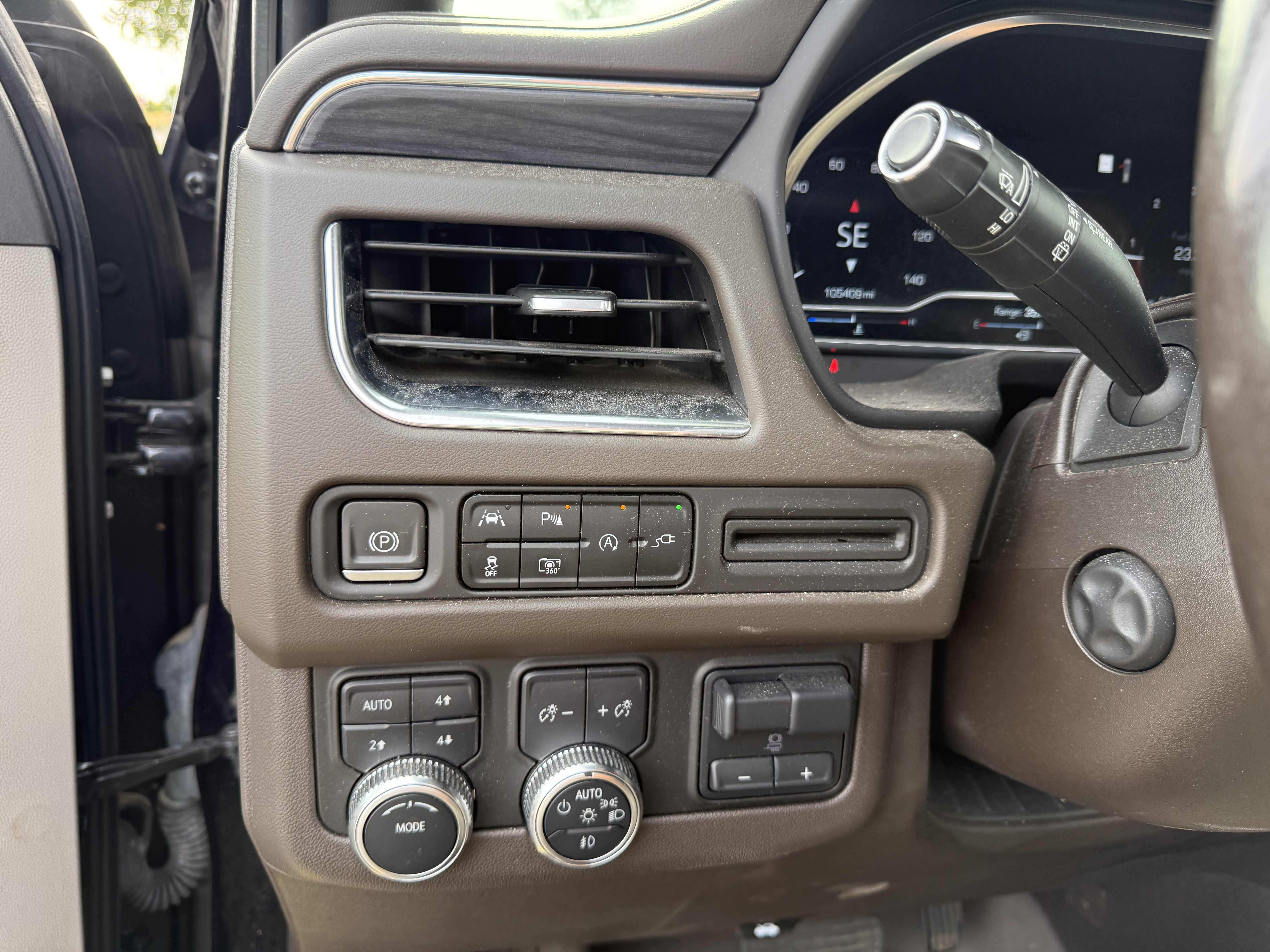 Used 2022 GMC Yukon SLT w/ SLT Premium Package AWD/4WD image 6