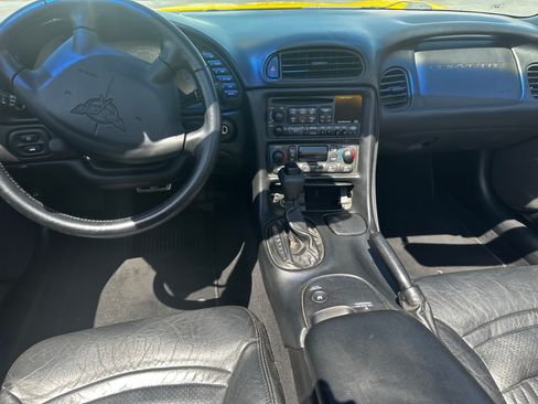 Used 2002 Chevrolet Corvette Convertible w/ Preferred Equipment Group2 image 12