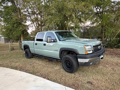 Used 2007 Chevrolet Silverado 2500 LT w/ Heavy-Duty Power Package image 2