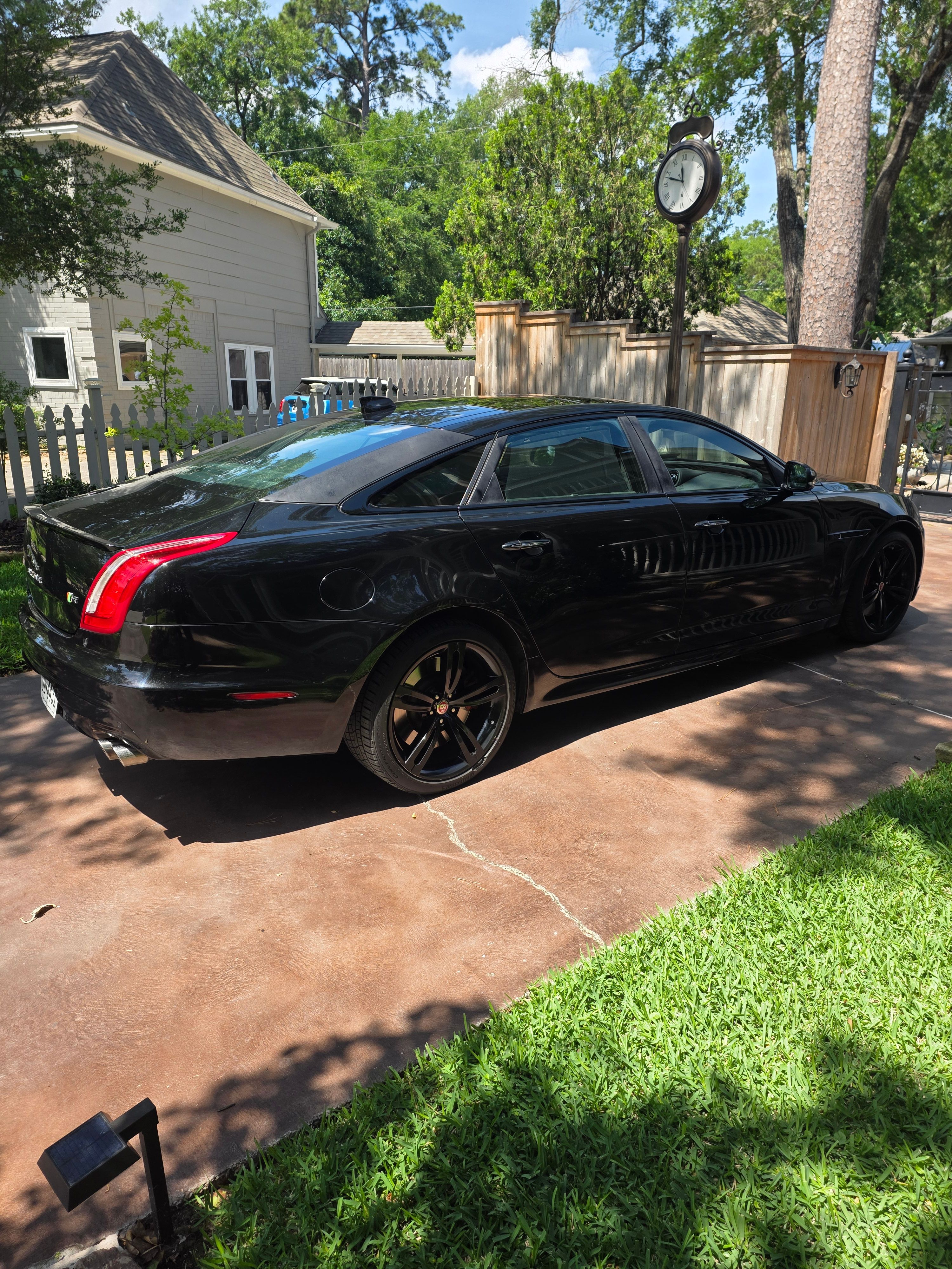 Used 2016 Jaguar XJ R RWD image 5