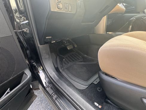 Used 2013 Toyota RAV4 XLE AWD/4WD image 11