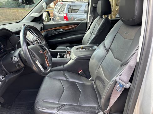 Used 2017 Cadillac Escalade Premium Luxury image 9