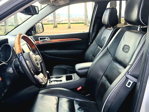 Used 2013 Jeep Grand Cherokee Overland w/ Advance Technology Group image 14