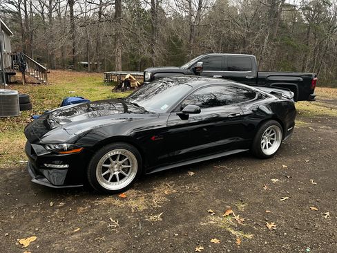 Used 2019 Ford Mustang GT w/ Equipment Group 301A image 8