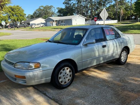 Used 1995 Toyota Camry LE image 1