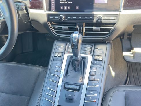 Used 2020 Porsche Macan AWD/4WD image 17