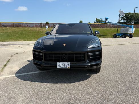 Used 2021 Porsche Cayenne Turbo S AWD/4WD image 2