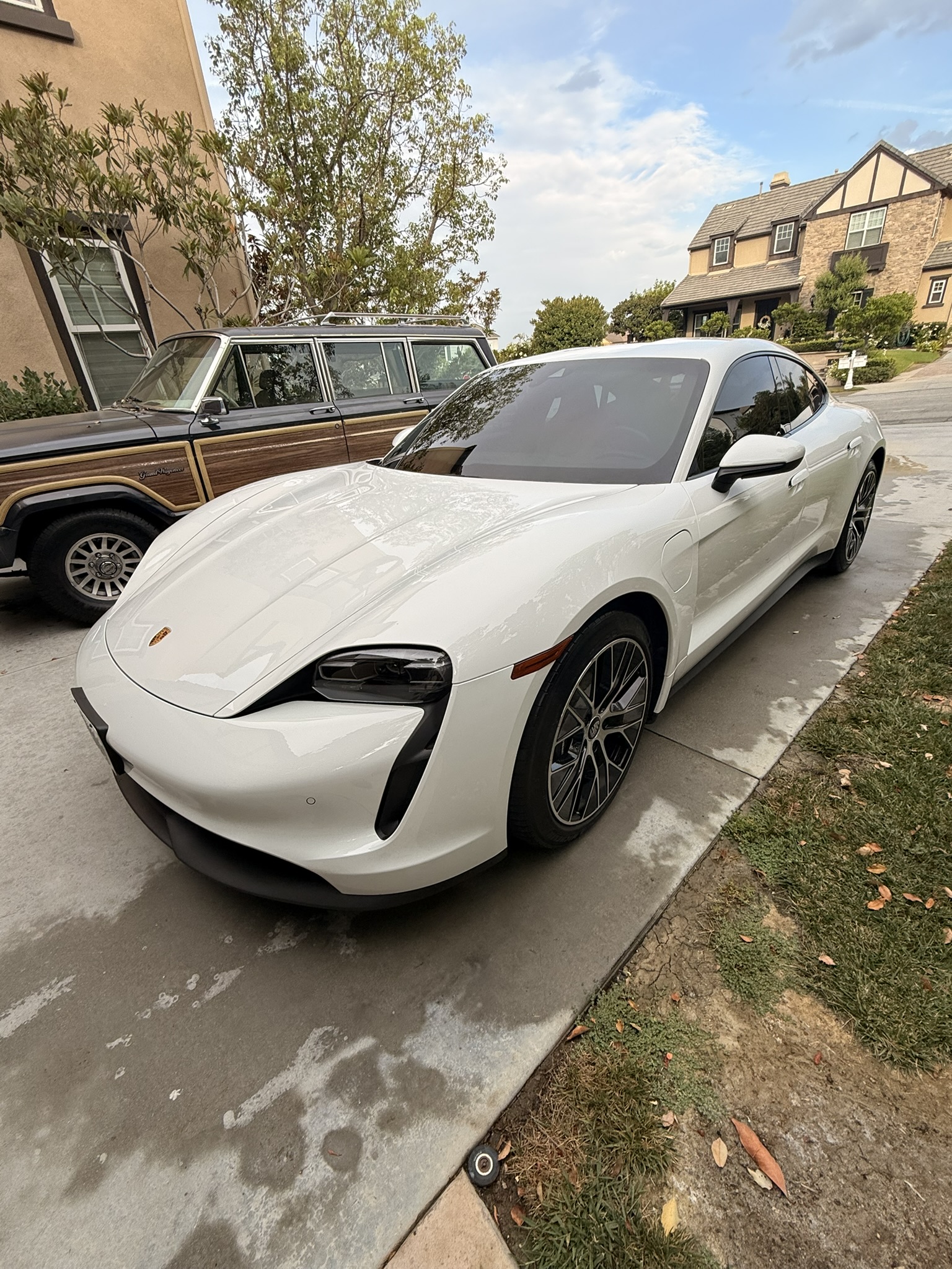 Used 2024 Porsche Taycan RWD image 4