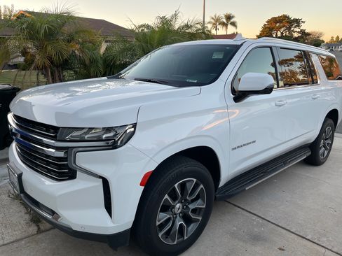 Used 2021 Chevrolet Suburban LT w/ LT Signature Plus Package image 6