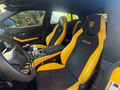 Used 2021 Lamborghini Urus AWD/4WD image 8