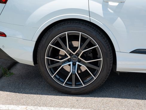 Used 2020 Audi SQ7 Prestige w/ Prestige Package AWD/4WD image 5