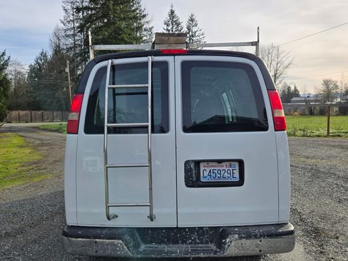 Used 2014 GMC Savana 2500 Van 3D image 2